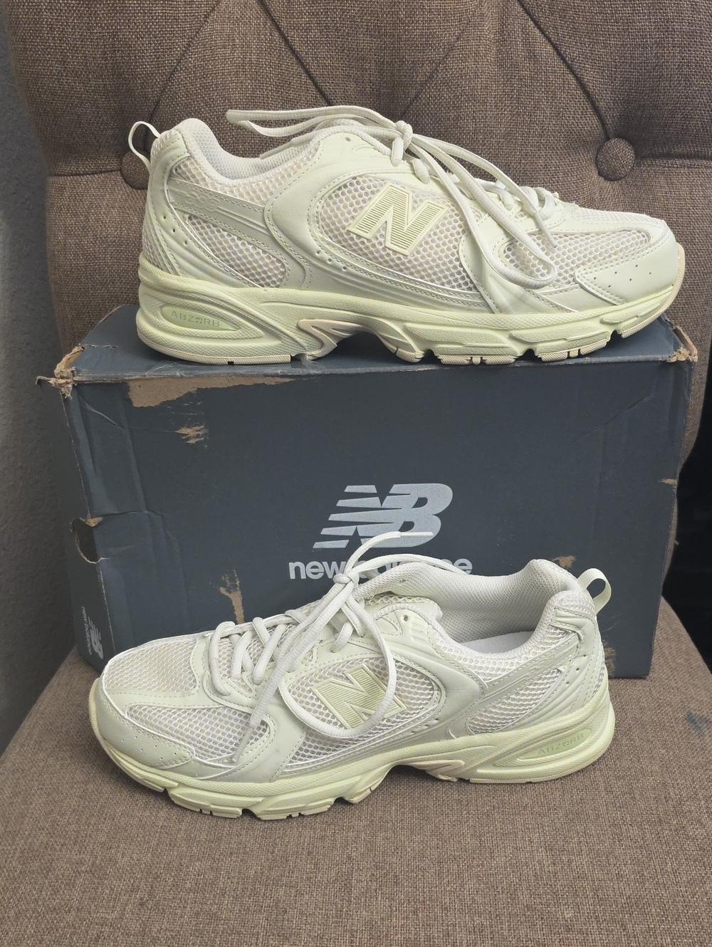 NIB: Unisex New Balance Tennis Shoes